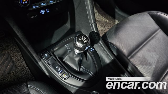 Hyundai Veloster 2019 — photo 12