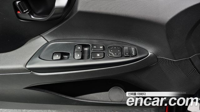 Hyundai Veloster 2019 — photo 22
