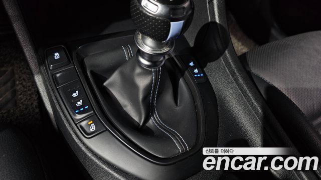 Hyundai Veloster 2019 — photo 27