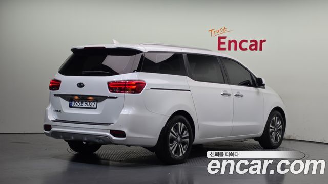 Kia Canival 2019 — photo 2