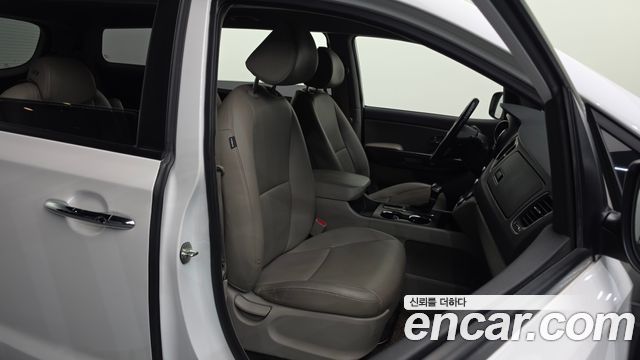 Kia Canival 2019 — photo 17