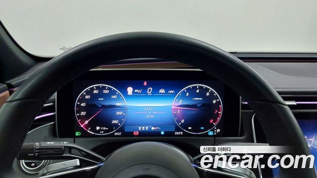 Mercedes-Benz E-Class 2026 — photo 8
