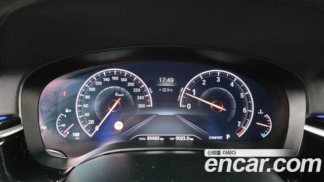 BMW 5-Series 2019 — photo 11