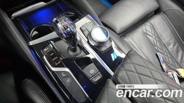 BMW 5-Series 2019 — photo 12