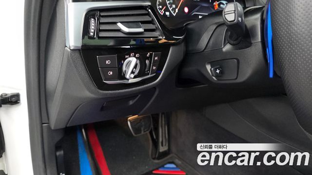 BMW 5-Series 2019 — photo 23