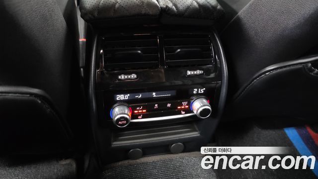 BMW 5-Series 2019 — photo 24