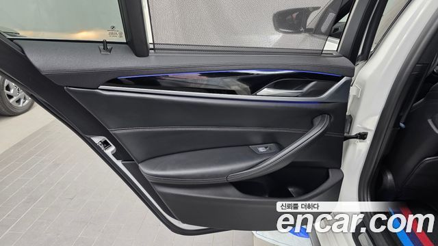 BMW 5-Series 2019 — photo 15