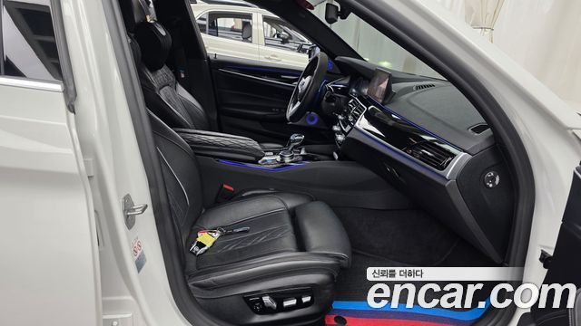 BMW 5-Series 2019 — photo 16