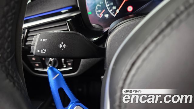 BMW 5-Series 2019 — photo 27