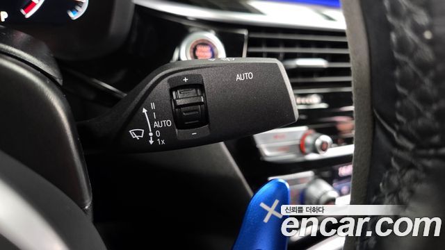 BMW 5-Series 2019 — photo 28
