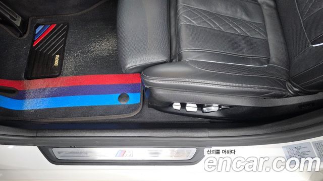 BMW 5-Series 2019 — photo 30