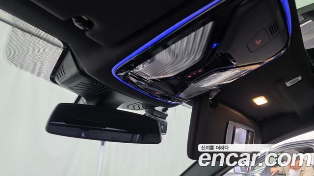 BMW 5-Series 2019 — photo 32