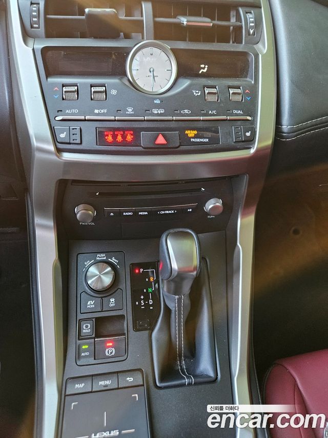 Lexus NX 2020 — photo 11