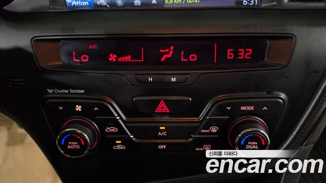 Kia K5 2011 — photo 10