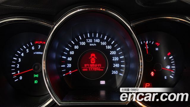 Kia K5 2011 — photo 12