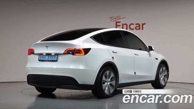 Tesla Model Y 2021 — photo 2