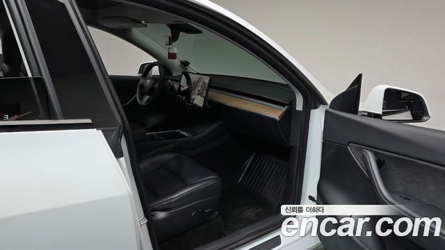 Tesla Model Y 2021 — photo 17