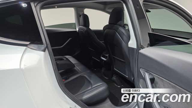 Tesla Model Y 2021 — photo 18