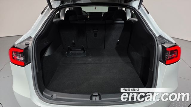 Tesla Model Y 2021 — photo 26