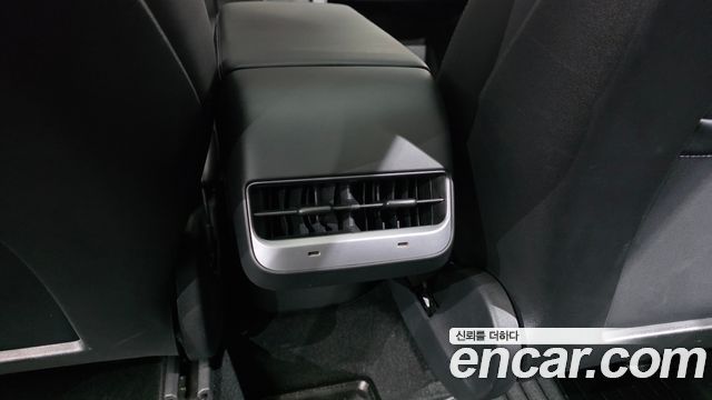 Tesla Model Y 2021 — photo 28