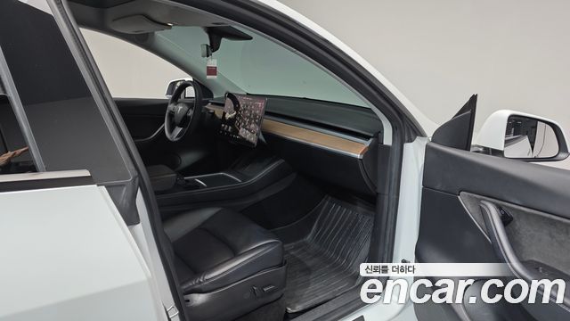 Tesla Model Y 2021 — photo 17