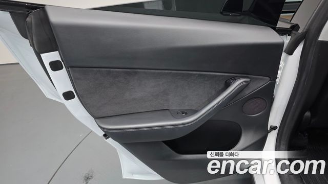 Tesla Model Y 2021 — photo 15