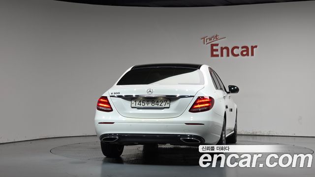 Mercedes-Benz E-Class 2020 — photo 4