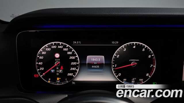 Mercedes-Benz E-Class 2020 — photo 11