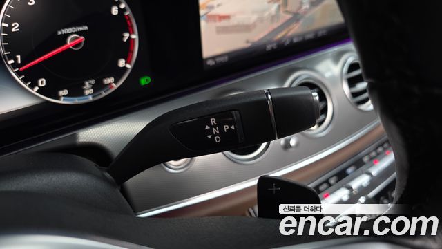 Mercedes-Benz E-Class 2020 — photo 12