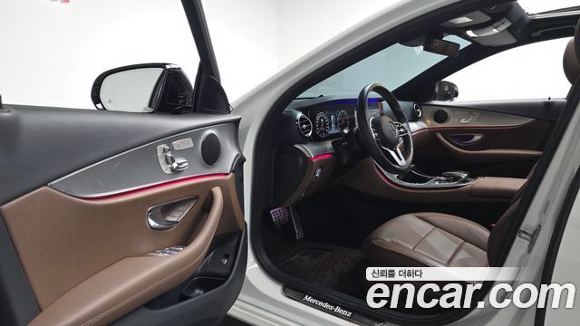Mercedes-Benz E-Class 2020 — photo 13