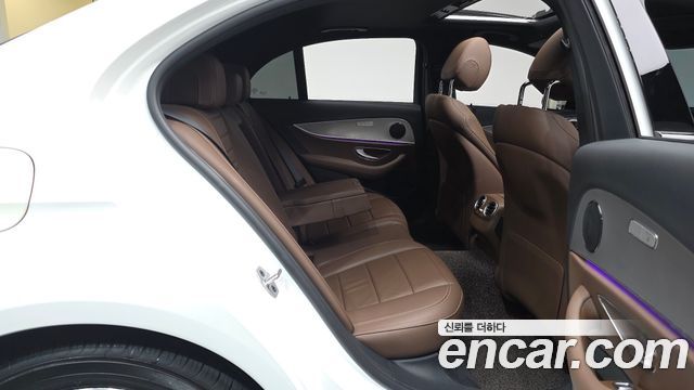 Mercedes-Benz E-Class 2020 — photo 17