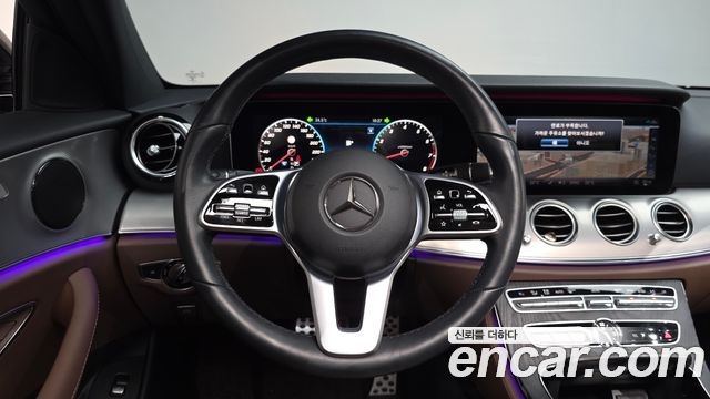 Mercedes-Benz E-Class 2020 — photo 19