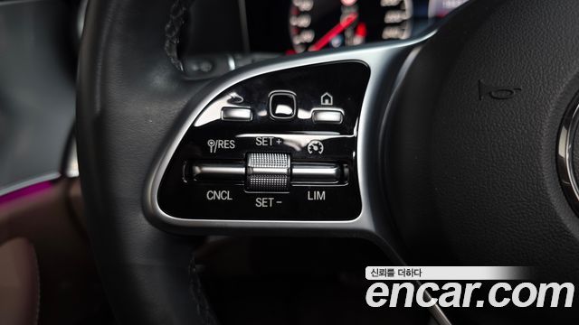 Mercedes-Benz E-Class 2020 — photo 24