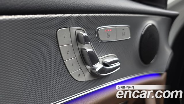 Mercedes-Benz E-Class 2020 — photo 25