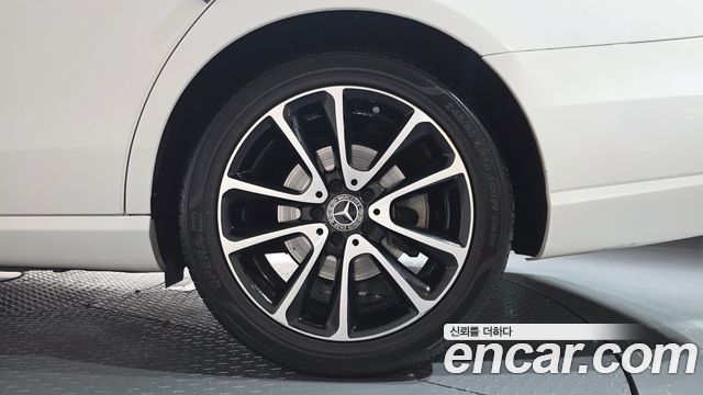 Mercedes-Benz E-Class 2020 — photo 7