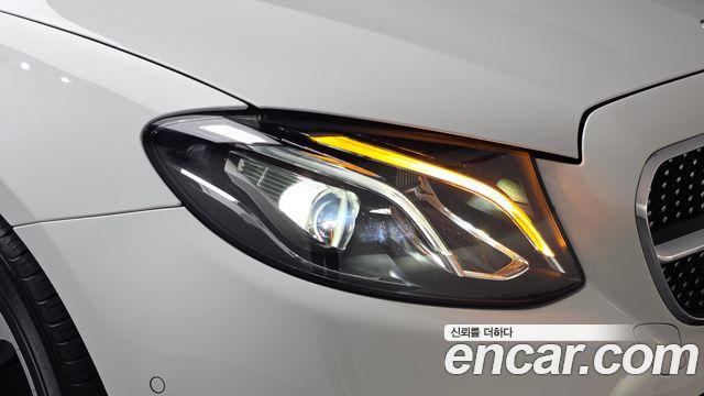 Mercedes-Benz E-Class 2020 — photo 8