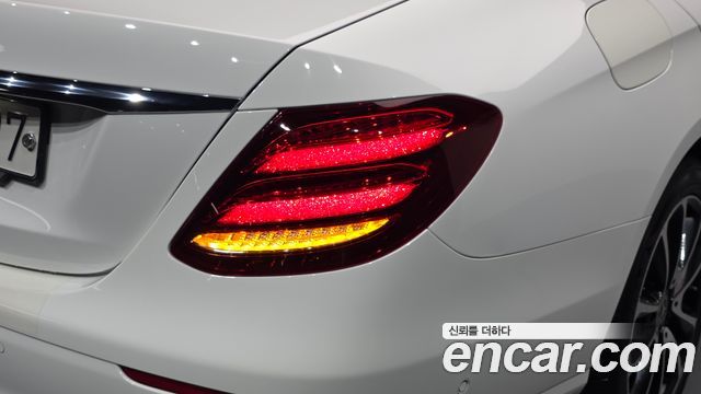 Mercedes-Benz E-Class 2020 — photo 9