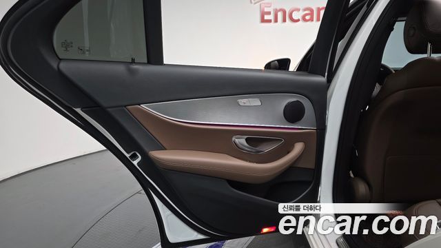 Mercedes-Benz E-Class 2020 — photo 15