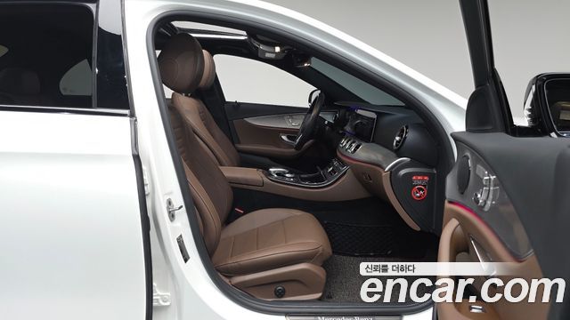 Mercedes-Benz E-Class 2020 — photo 16