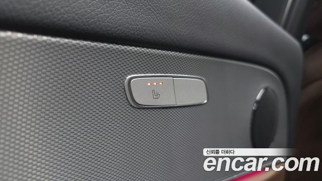 Mercedes-Benz E-Class 2020 — photo 28