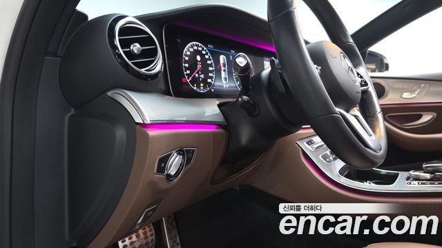 Mercedes-Benz E-Class 2020 — photo 30