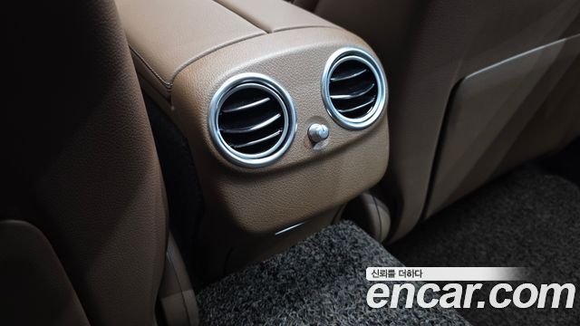 Mercedes-Benz E-Class 2020 — photo 32