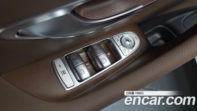 Mercedes-Benz E-Class 2020 — photo 34
