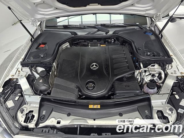Mercedes-Benz E-Class 2023 — photo 6