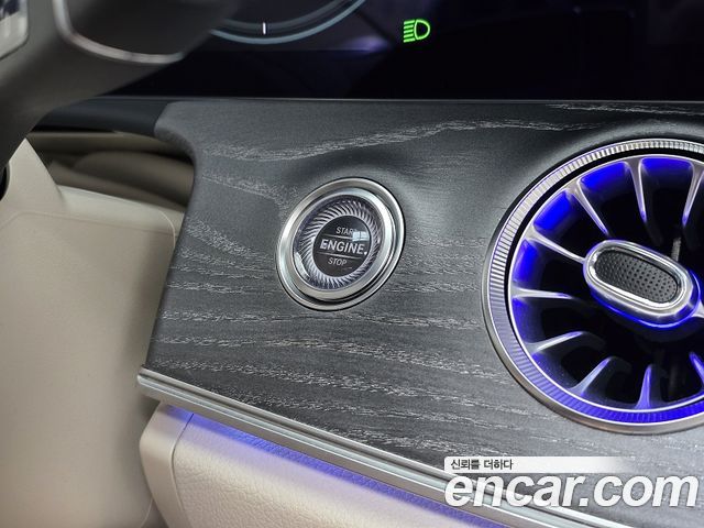 Mercedes-Benz E-Class 2023 — photo 16