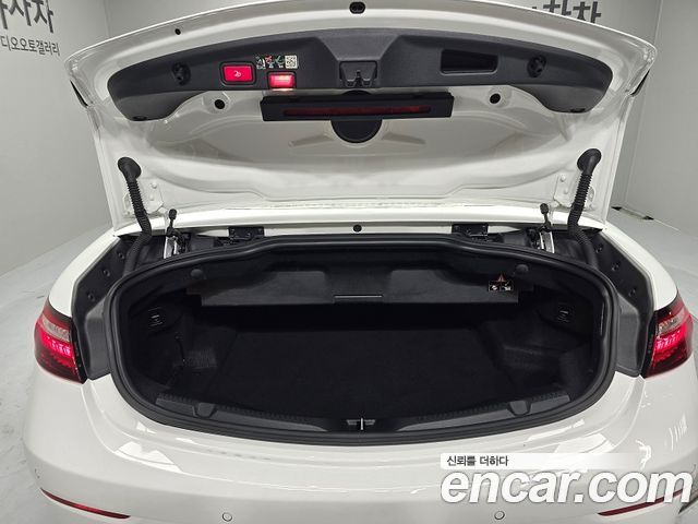 Mercedes-Benz E-Class 2023 — photo 18