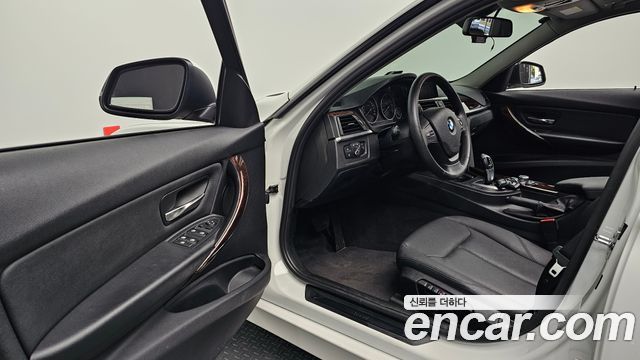 BMW 3-Series 2012 — photo 13