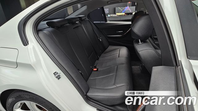 BMW 3-Series 2012 — photo 17