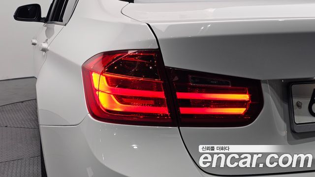 BMW 3-Series 2012 — photo 9