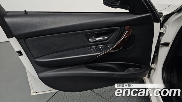 BMW 3-Series 2012 — photo 14